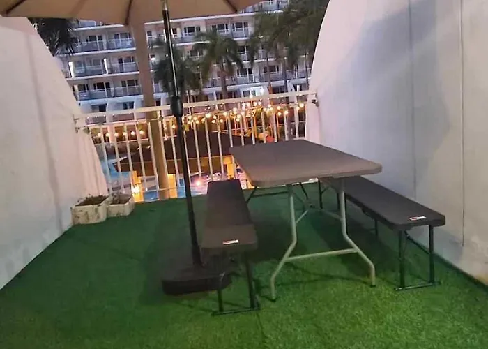 1bedroom Pool View With Big Balcony Manila